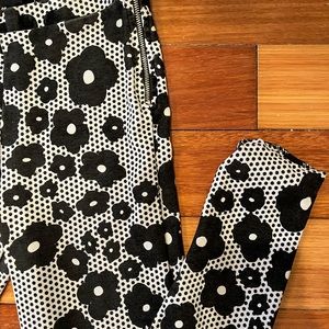 Topshop legging pants with side zippers size 4. Black floral polkadot pattern